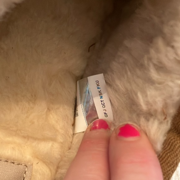 UGG classic slippers. New in box. Men’s 10 / women’s 12 / eu 43., chestnut - Picture 8 of 9